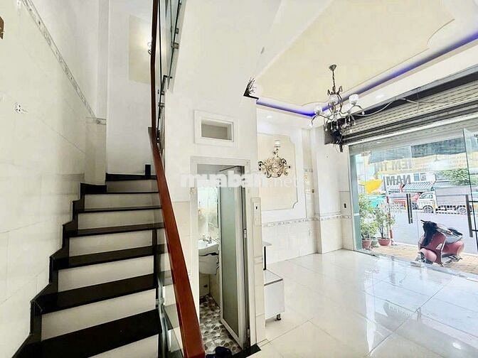 NHÀ MT NGUYỄN XÍ - GẦN 100M² NỞ HẬU RA PHẠM VĂN ĐỒNG 30M - 6.x Tỷ