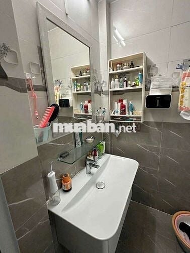 BÁN BIỆT THỰ MINI ĐẸP .SỔ HỒNG RIÊNG, HÓC MÔN.
NHỜ ANH CHỊ EM CHẠY PHỤ