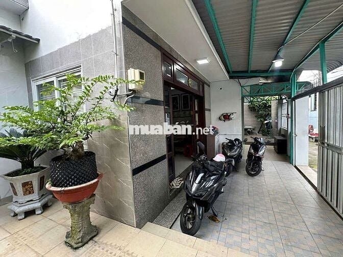 BÁN BIỆT THỰ MINI ĐẸP .SỔ HỒNG RIÊNG, HÓC MÔN.
NHỜ ANH CHỊ EM CHẠY PHỤ