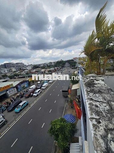 NHÀ MT NGUYỄN XÍ - GẦN 100M² NỞ HẬU RA PHẠM VĂN ĐỒNG 30M - 6.x Tỷ