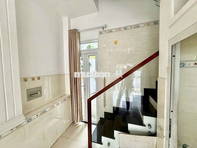 NHÀ MT NGUYỄN XÍ - GẦN 100M² NỞ HẬU RA PHẠM VĂN ĐỒNG 30M - 6.x Tỷ