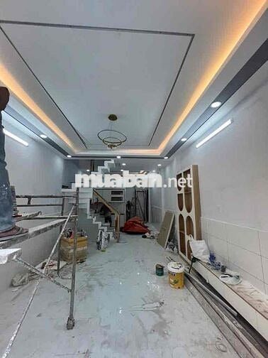 BÁN NHÀ ĐẸP NGAY LÊ VĂN QUỚI 4x11m SÁT HXH 6M 2TẦNG 2PN SHR
