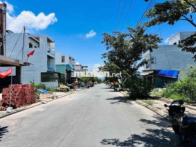 Bán đất đường Phạm Đình Bân- Hoà Quý 4tỷ2 song song Võ Chí Công