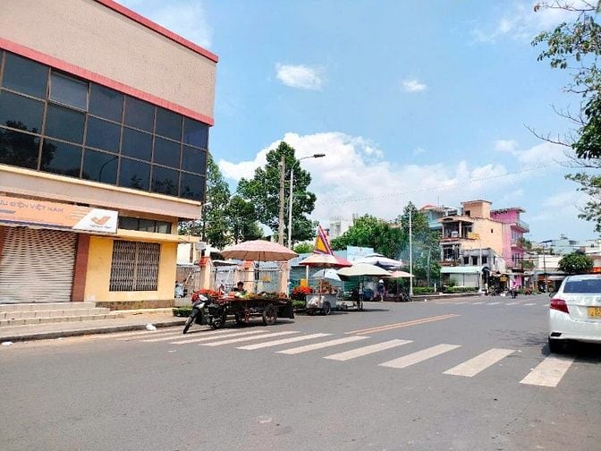 BÁN HOẶC CHO THUÊ NHÀ THỊ TRẤN HÓC MÔN 162m2 BÀ TRIỆU 2 Lầu 
