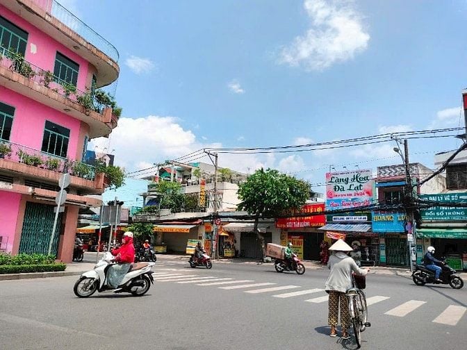 BÁN HOẶC CHO THUÊ NHÀ THỊ TRẤN HÓC MÔN 162m2 BÀ TRIỆU 2 Lầu 