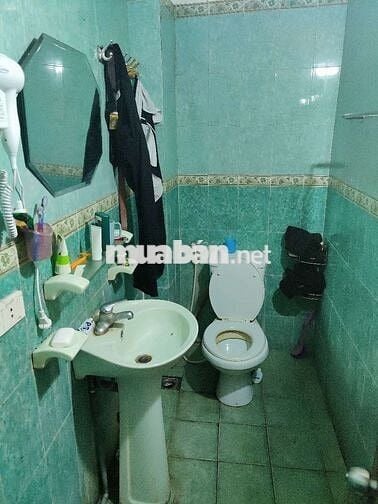 Mình cần pass lại phòng tầng 2 ở 254 minh khai