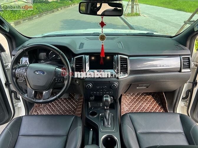 Ford Everest 4x2 AT Titanium. Xe sản xuất 2020