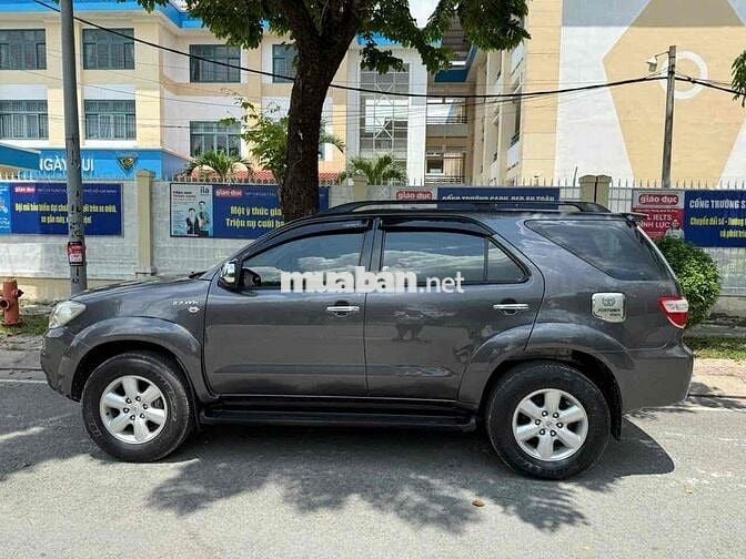 Toyota Fortuner 2011 2.7V - 127000 km