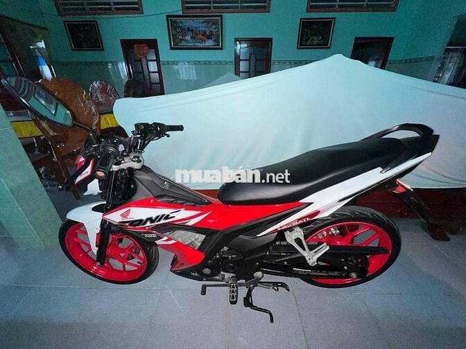 Bán xe Sonic 150R trắng đen xe zin đẹp như hãng