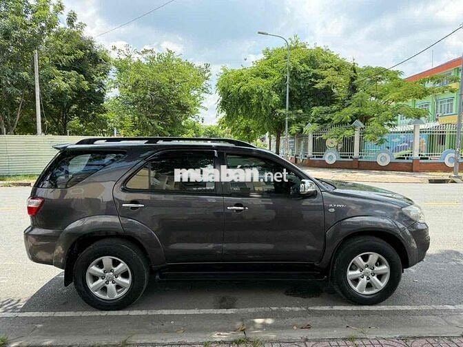 Toyota Fortuner 2011 2.7V - 127000 km