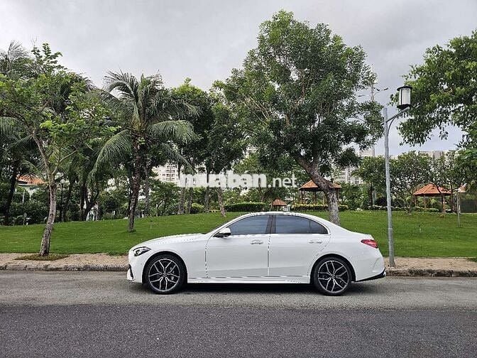 2022 C300 AMG First Edition - 6800 km