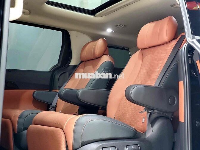Kia Carnival 2023 Signature 3.5G - 20000 km