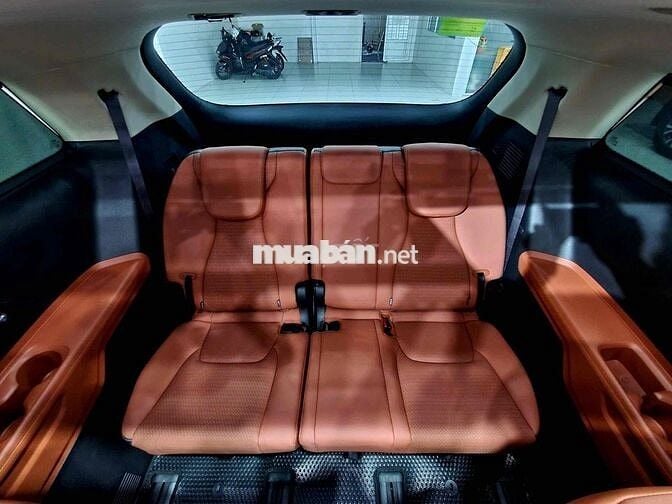 Kia Carnival 2023 Signature 3.5G - 20000 km