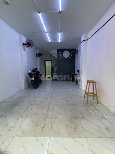 Mặt bằng 50m2, trung tâm đường3/2, chủ nhà tạo mọi điều kiện, sân rộng