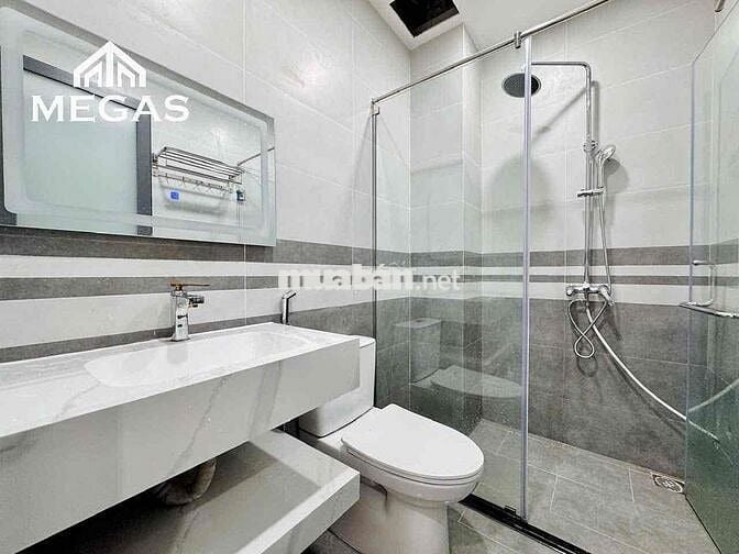 Căn hộ dịch vụ có ban công - Full nội thất - Ngay đại học Hutech