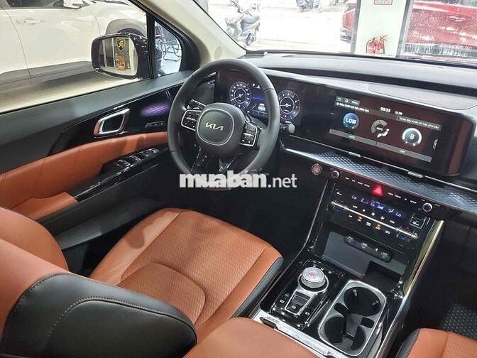 Kia Carnival 2023 Signature 3.5G - 20000 km