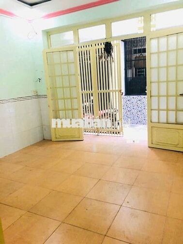 Nhà 1 lầu có săn máy lạnh đ47 HBC 8tr/ tháng