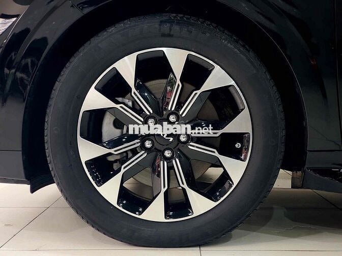 Kia Carnival 2023 Signature 3.5G - 20000 km