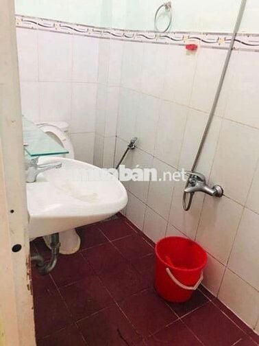 Nhà 1 lầu có săn máy lạnh đ47 HBC 8tr/ tháng