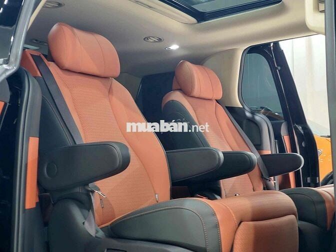 Kia Carnival 2023 Signature 3.5G - 20000 km