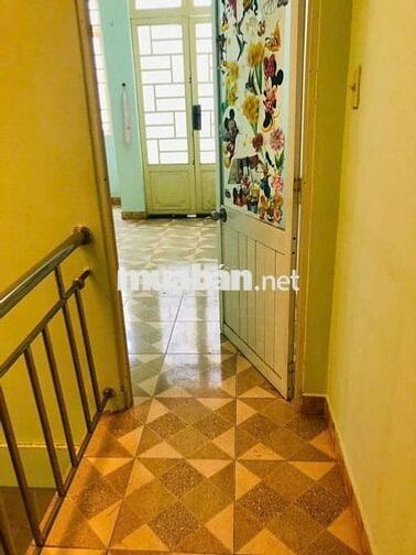 Nhà 1 lầu có săn máy lạnh đ47 HBC 8tr/ tháng