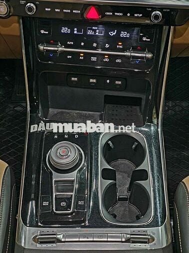 Kia Carnival 2022 2.2D Luxury 8 chỗ - 65000 km