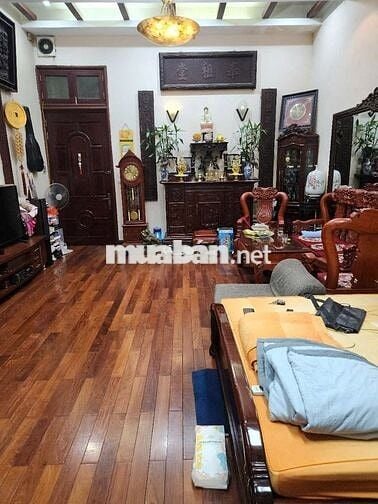 Nhà riêng mặt tiền 100m2, 2 ngủ, p Hàng Chiếu, sổ đỏ CC