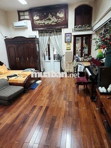 Nhà riêng mặt tiền 100m2, 2 ngủ, p Hàng Chiếu, sổ đỏ CC