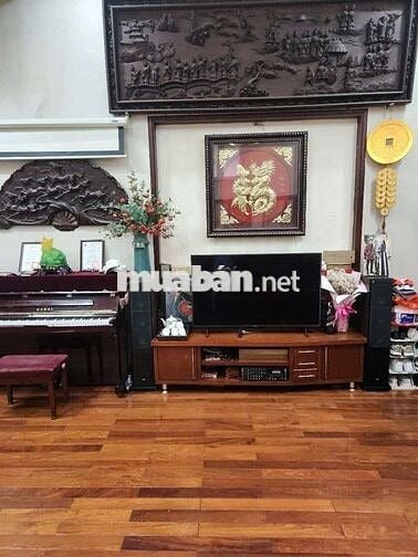 Nhà riêng mặt tiền 100m2, 2 ngủ, p Hàng Chiếu, sổ đỏ CC