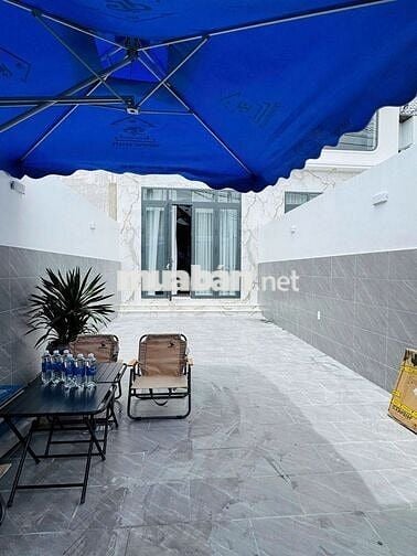 Nhà Mặt Tiền Đường Kinh Doanh ( 4M x 25M ) Sân Xe Hơi Dài 8,1M.