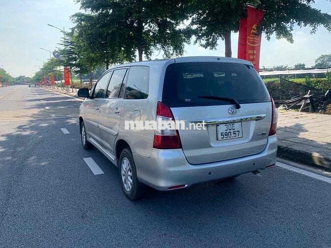 Toyota Innova 2014 2.0V - 130000 km