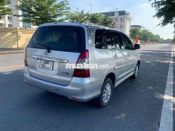 Toyota Innova 2014 2.0V - 130000 km
