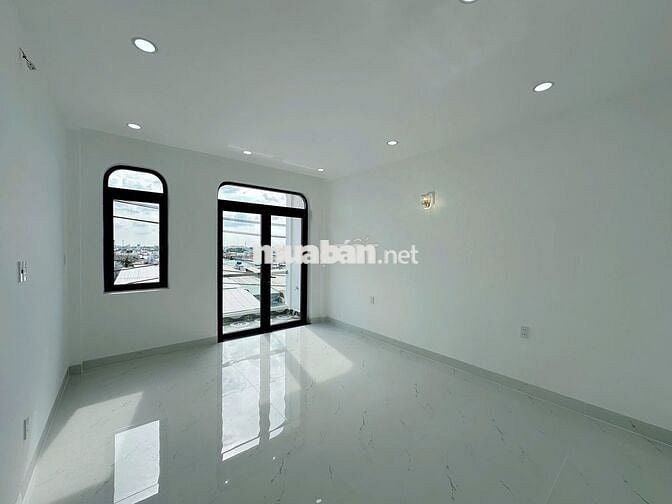 Nhà Mặt Tiền Đường Kinh Doanh ( 4M x 25M ) Sân Xe Hơi Dài 8,1M.