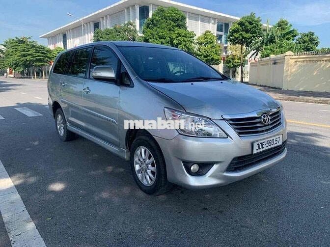 Toyota Innova 2014 2.0V - 130000 km