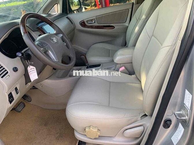 Toyota Innova 2014 2.0V - 130000 km