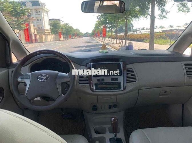 Toyota Innova 2014 2.0V - 130000 km