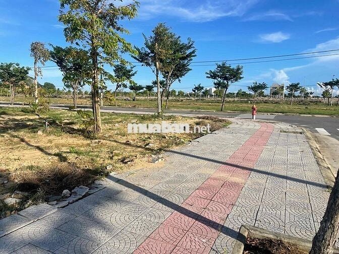 Đất Nam Hoà Xuân sát sông, hướng Đông Nam bán nhanh