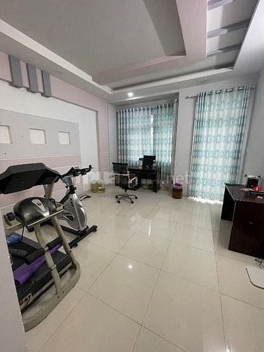 Nhà đẹp cho thuê để ở hoặc làm văn phòng, hẻm xe hơi