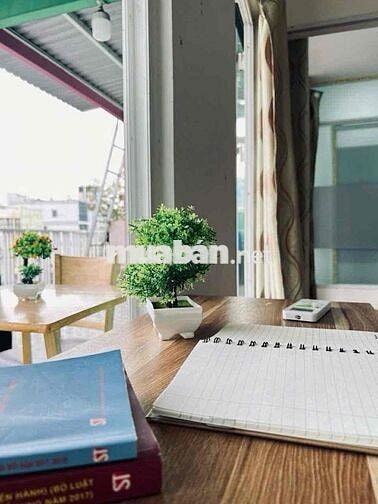 Cho thuê gấp siêu phẩm 2 phòng ngủ bancon sân vườn đầy đủ nội thấy tie