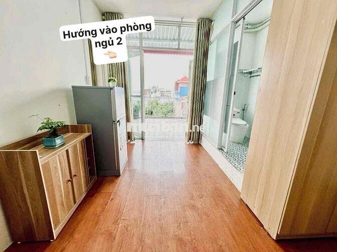 Cho thuê gấp siêu phẩm 2 phòng ngủ bancon sân vườn đầy đủ nội thấy tie
