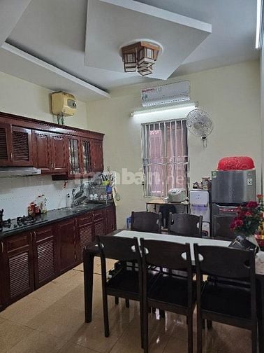 Bán nhà ở ngay, khu vực xung quanh nhiều tiện ích