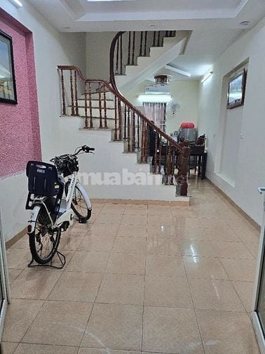 Bán nhà ở ngay, khu vực xung quanh nhiều tiện ích
