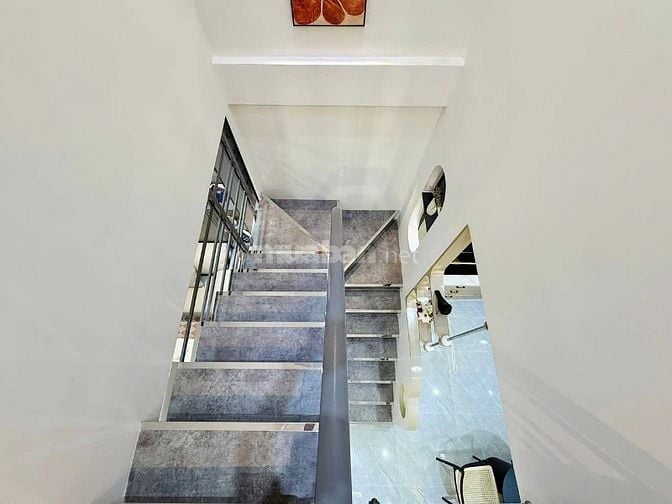 Bán nhà giá 2tỷ7 ,HXH 8m An Dương Vương, Q6, 40m2, 2PN, 2WC, SHR, CC T