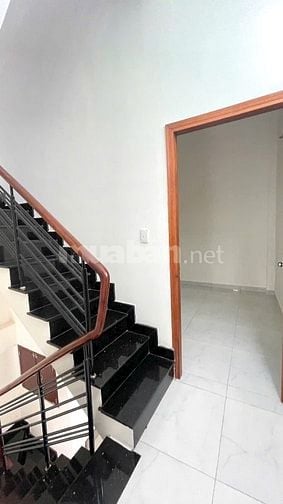 Cho thuê nhà 2 lau 4wc 4pn phú thọ hoà 11 triệu 