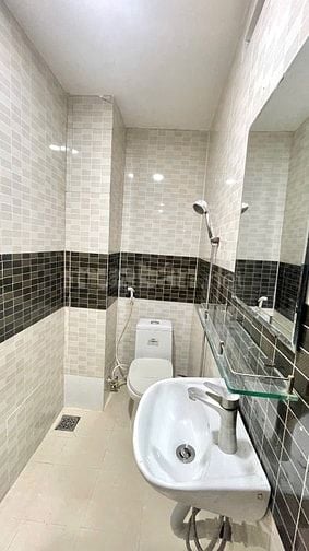 Cho thuê nhà 2 lau 4wc 4pn phú thọ hoà 11 triệu 