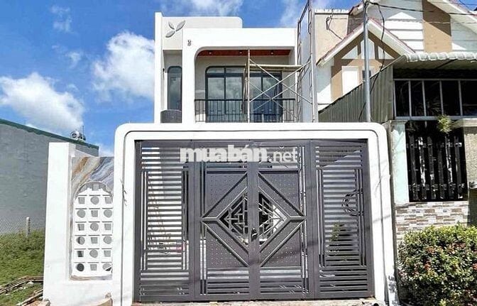 Bán nhà gần chợ ,uỷ ban xã Mỹ Hạnh, đường oto thông