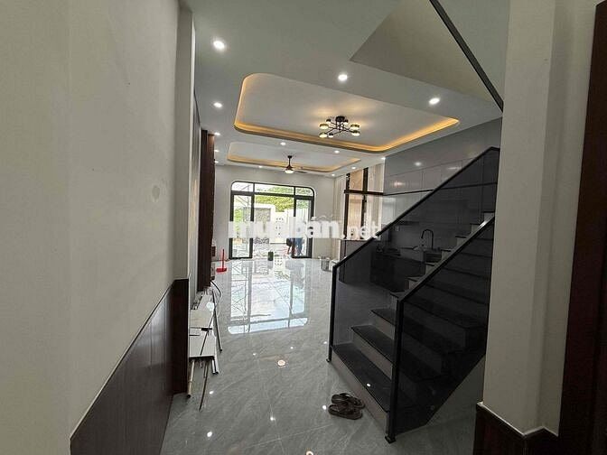 Bán nhà gần chợ ,uỷ ban xã Mỹ Hạnh, đường oto thông