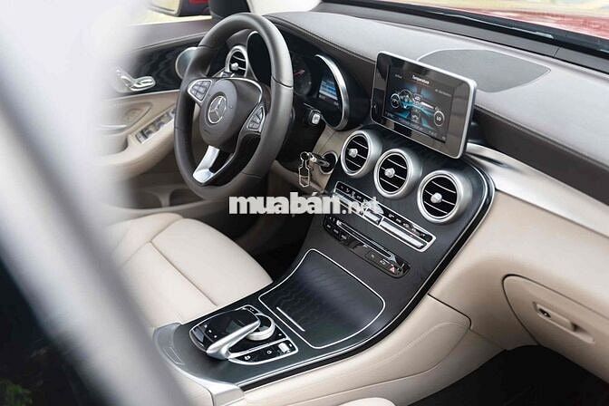 LONG ANH AUTO về Mercedes GLC300 4Matic 2019