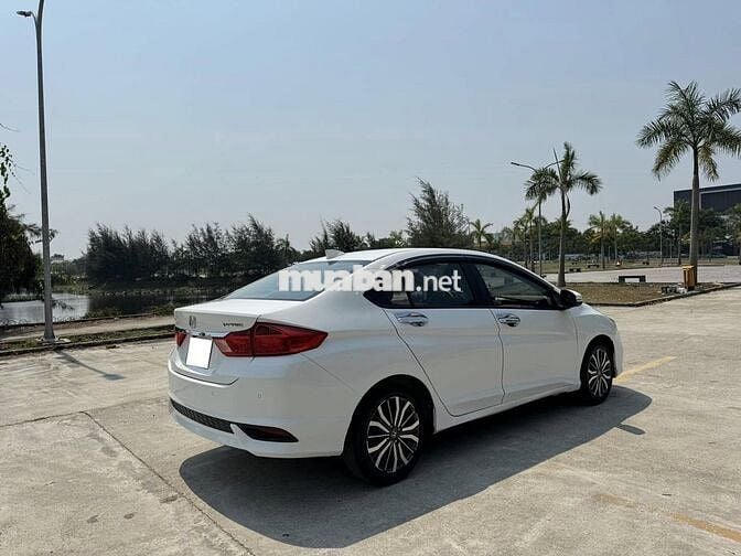 Honda City 2018 số tự động màu trắng