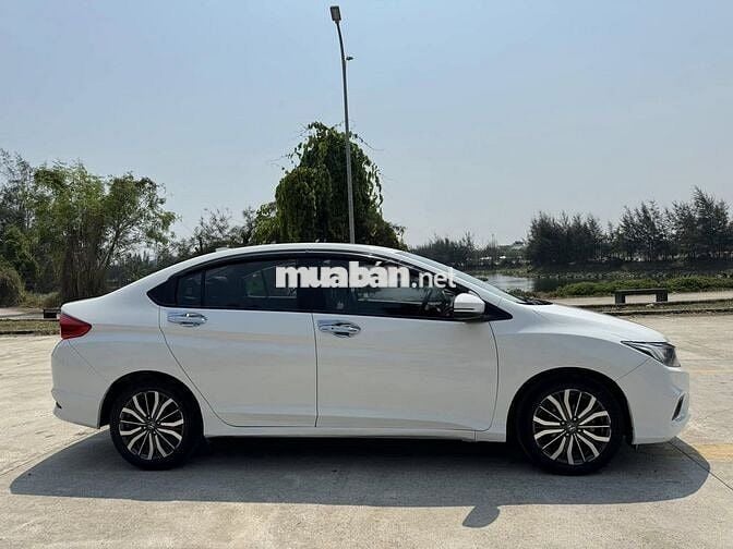 Honda City 2018 số tự động màu trắng